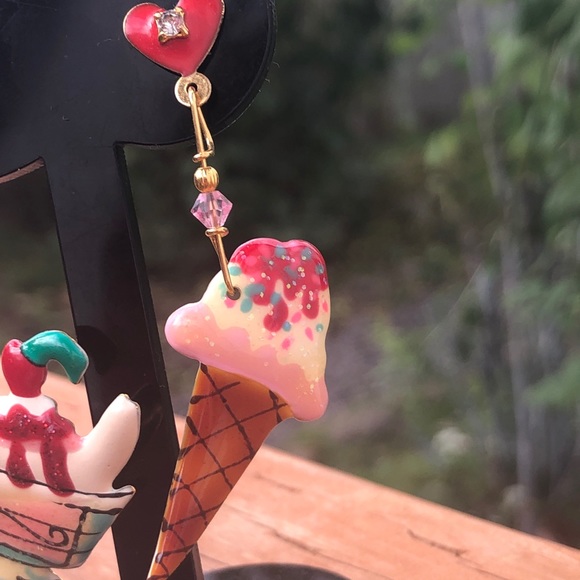 Lunch at the Ritz vintage ice cream 🍦earrings - Picture 4 of 9
